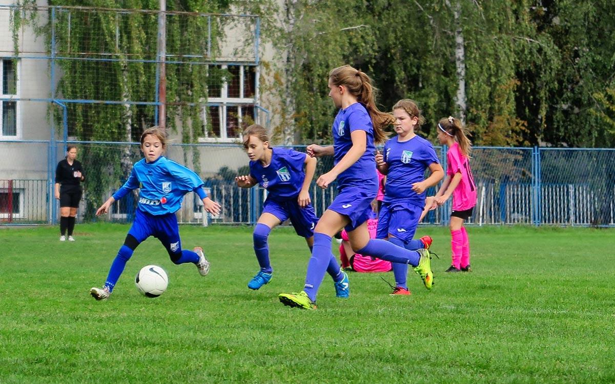 Pilot projekt HNS-a na „Mačkamami“ okupio 130 najmlađih nogometašica s istoka Hrvatske